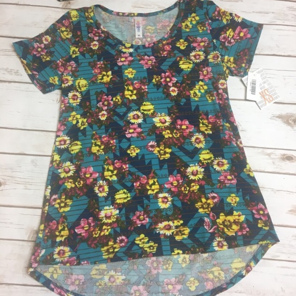 LuLaRoe XS Classic T shirt